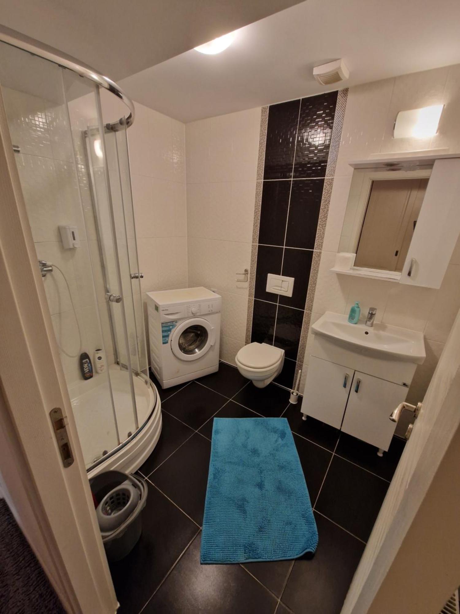 Apartment Wizz Pilot Otopeni